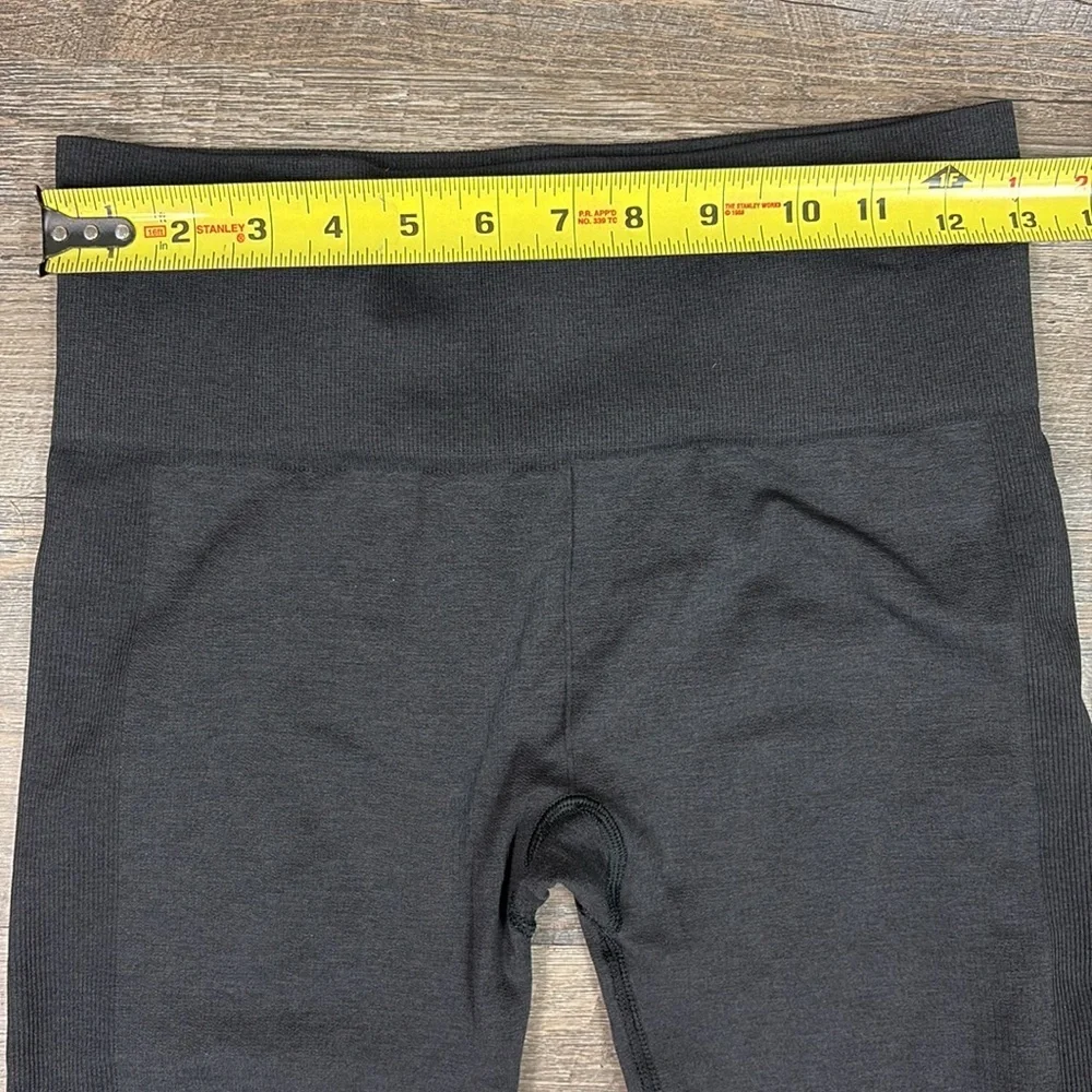 Lululemon Seamlessly Street Crop Pants -Heathered Black Size 6